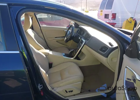 2015 Volvo V60 T5 Premier Plus из США, поврежденный, VIN YV126MEC3F1213944